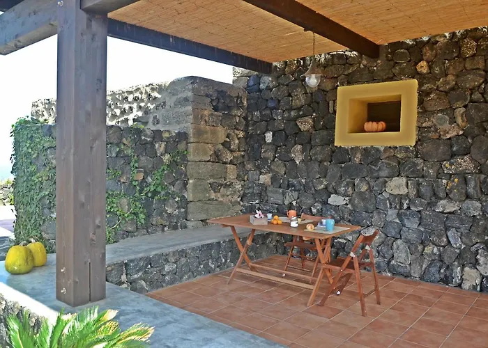 Pantelleriarelax Апартаменты *